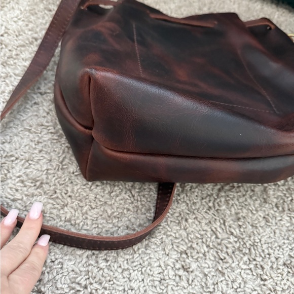 Portland leather Elegant Brown Leather Bucket Bag - Picture 12 of 13